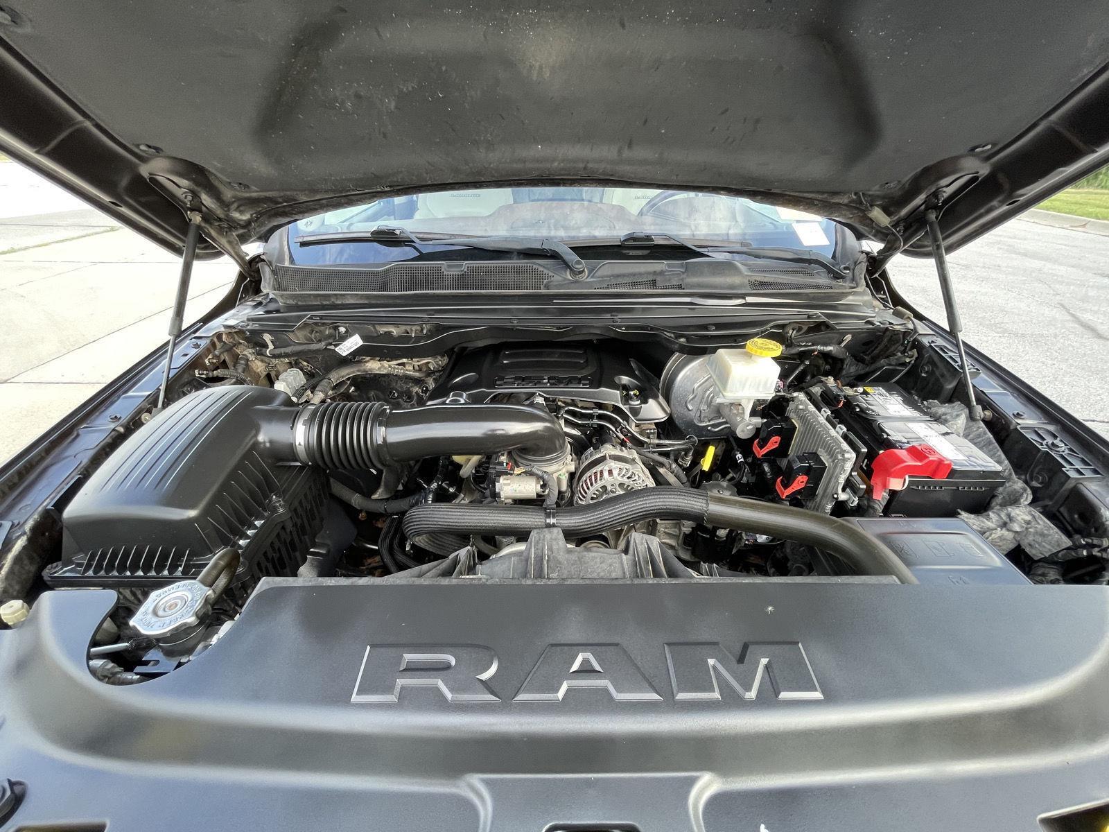 Vehicle photo 32