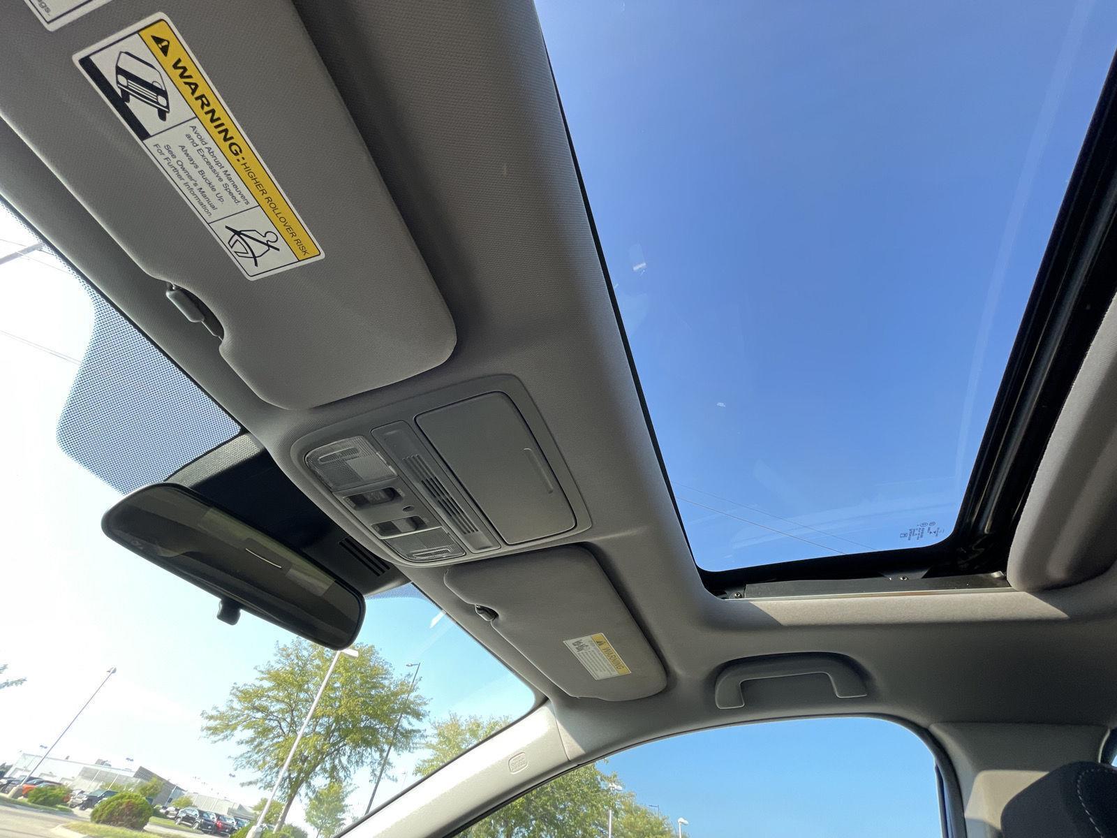 Vehicle photo 20