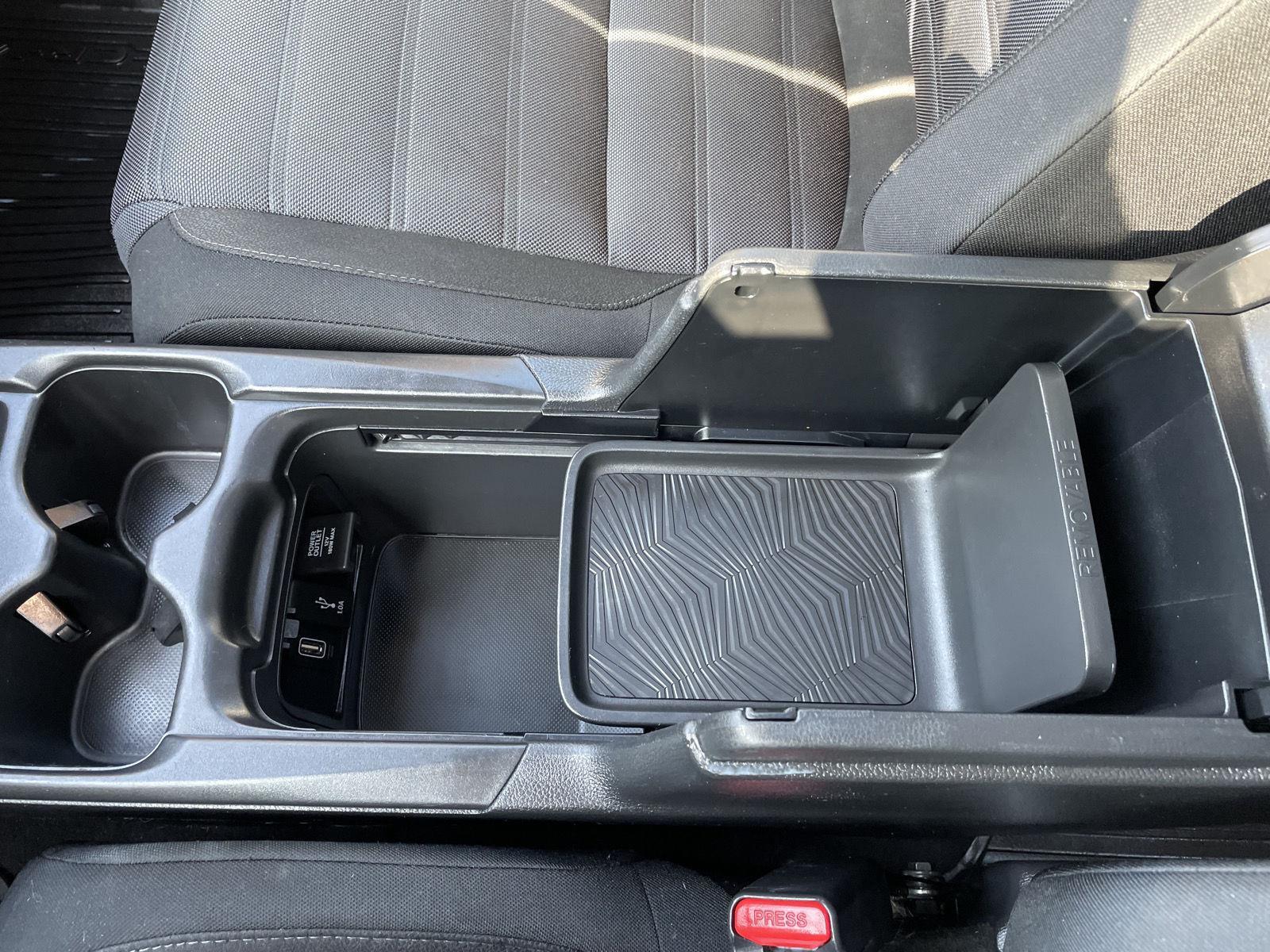 Vehicle photo 29