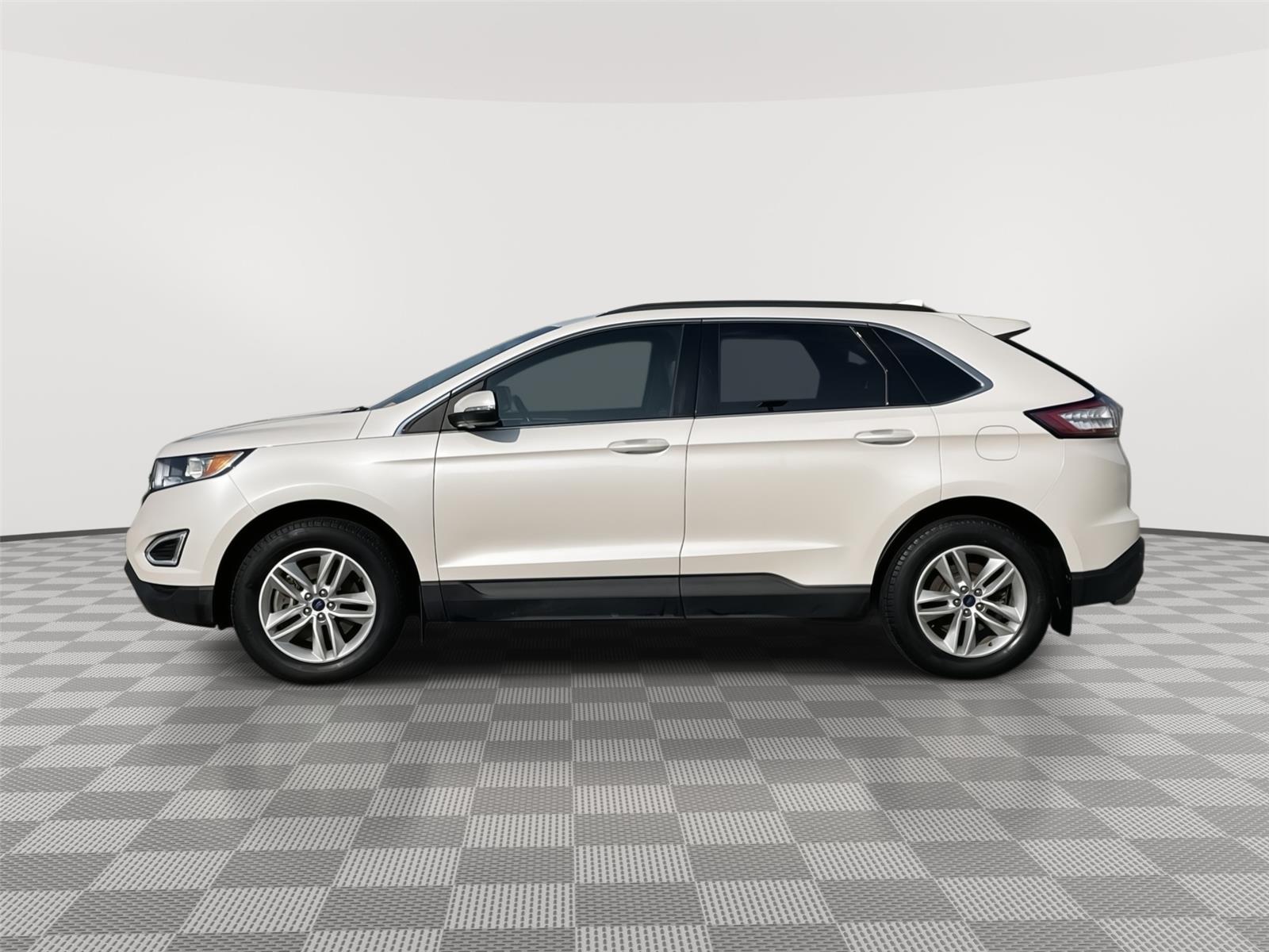 Vehicle photo 2
