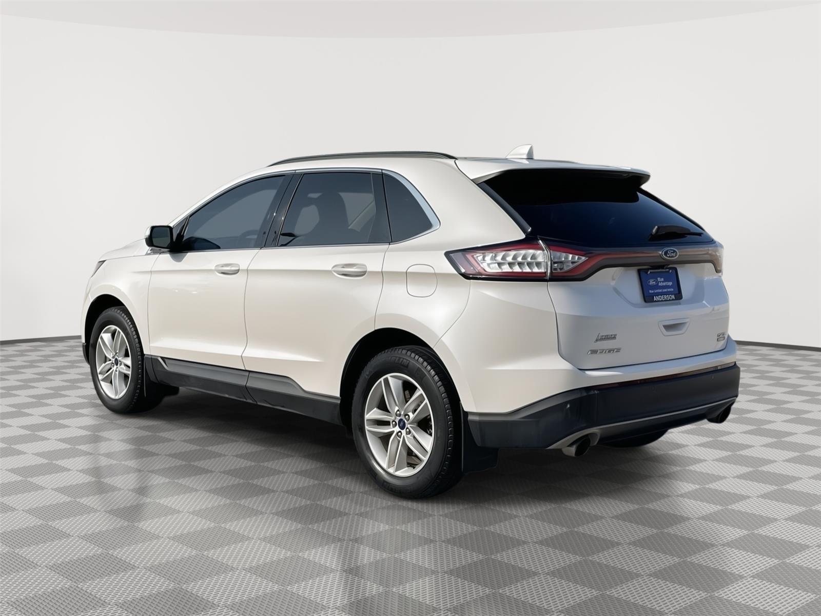 Vehicle photo 9