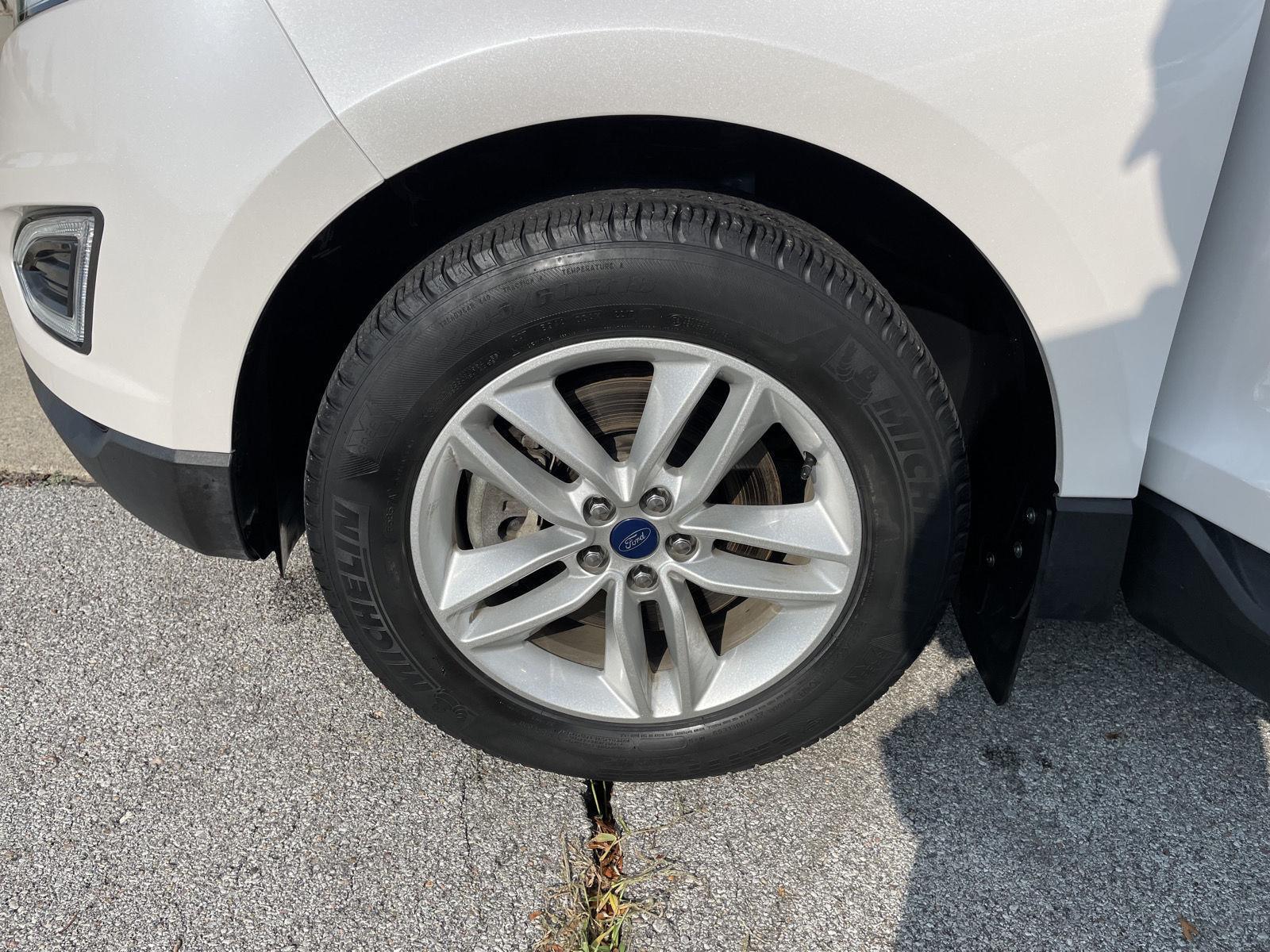 Vehicle photo 10