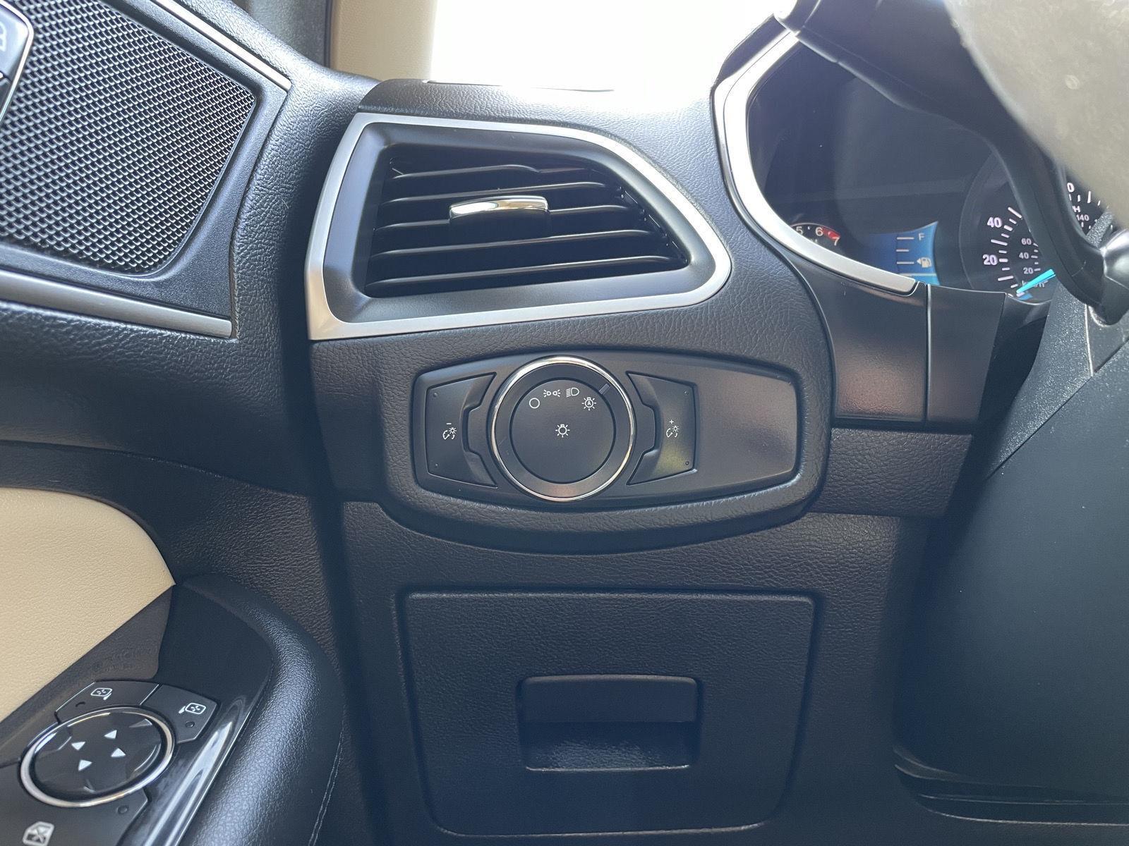 Vehicle photo 15
