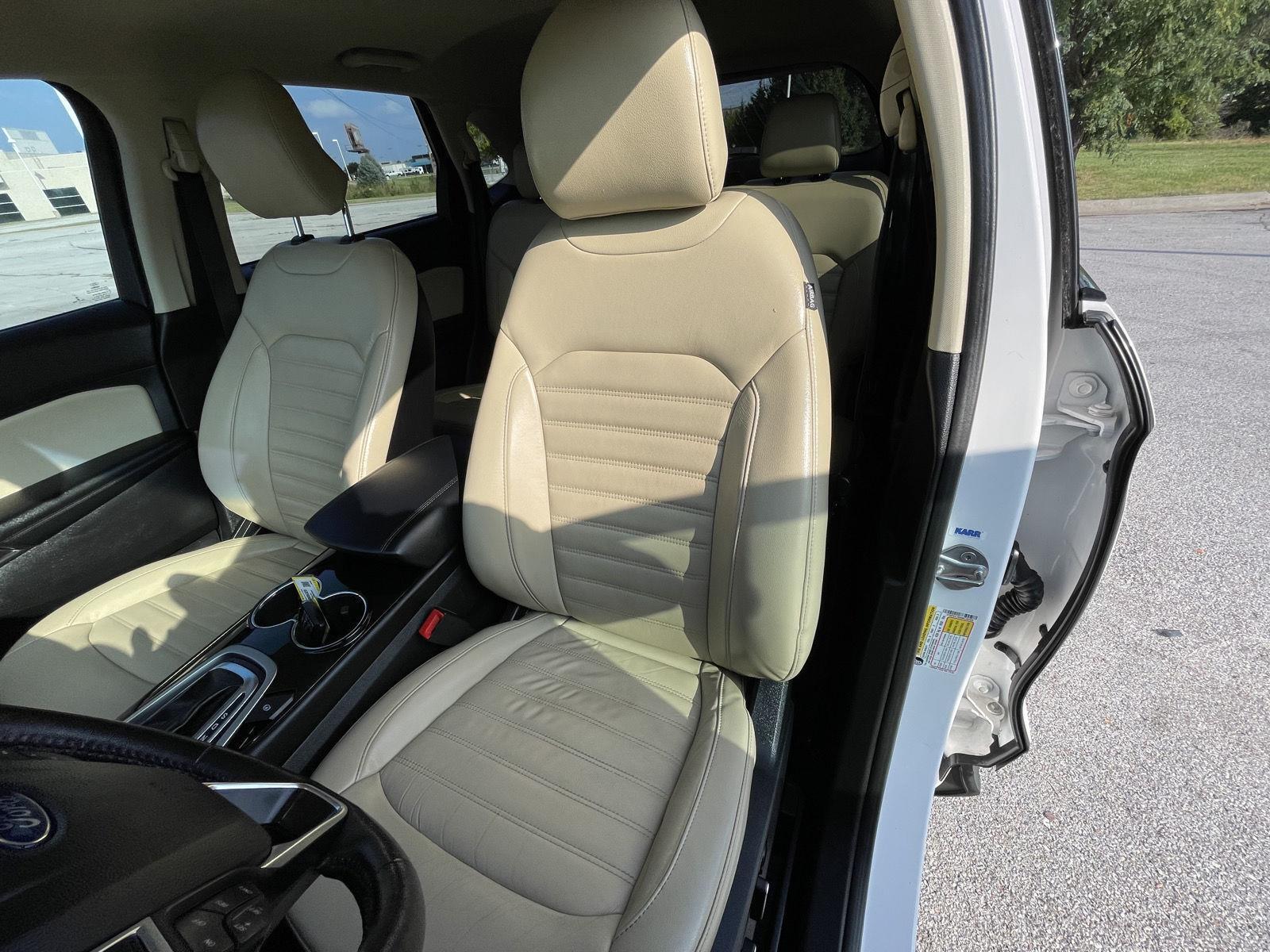 Vehicle photo 17