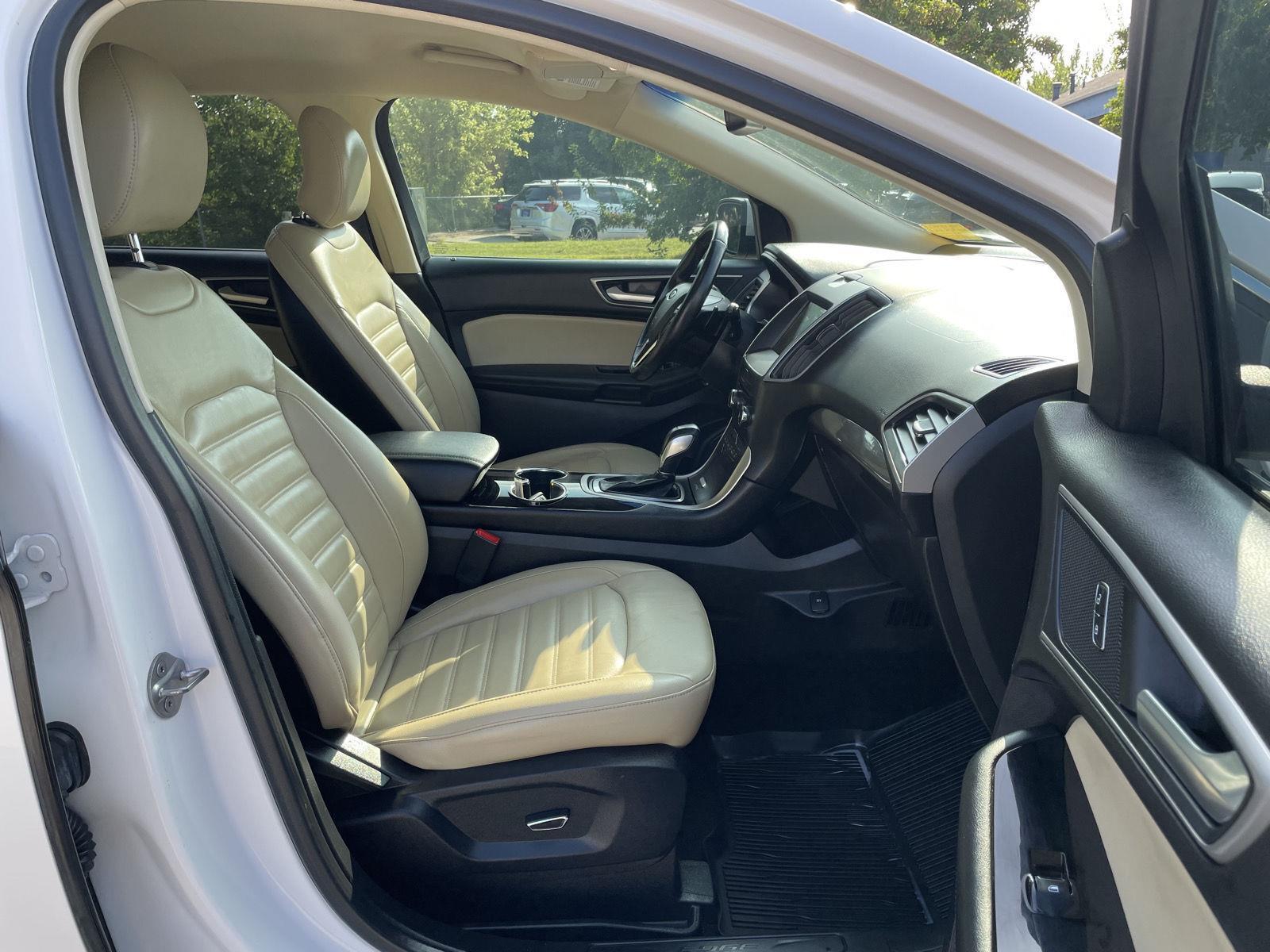 Vehicle photo 18