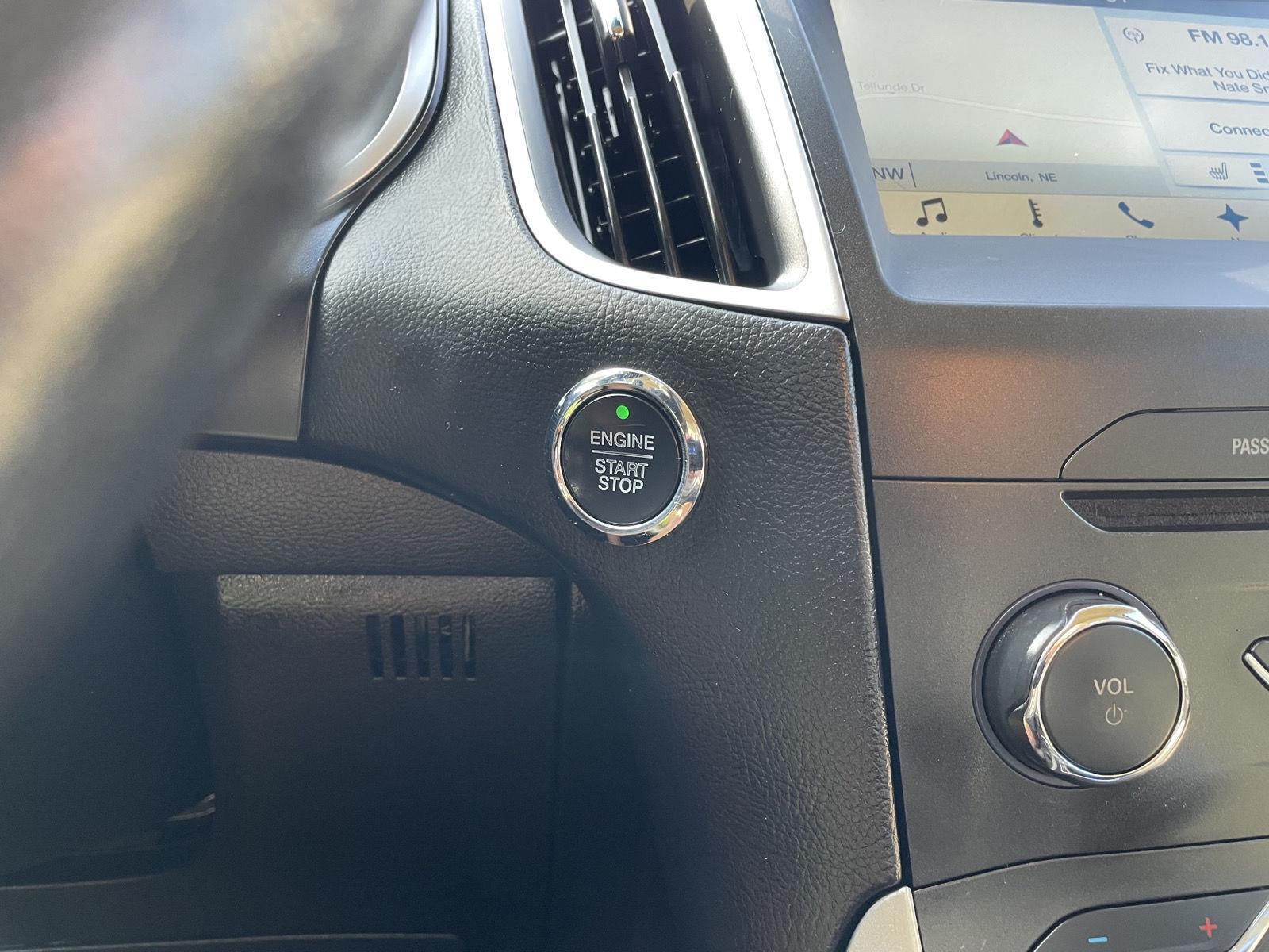 Vehicle photo 24