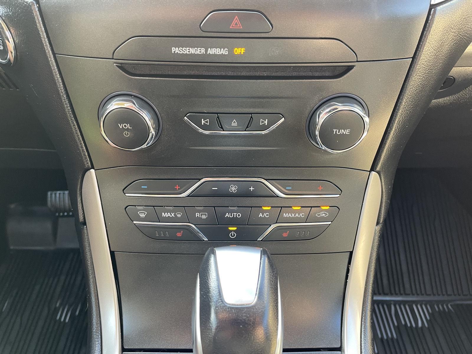 Vehicle photo 25
