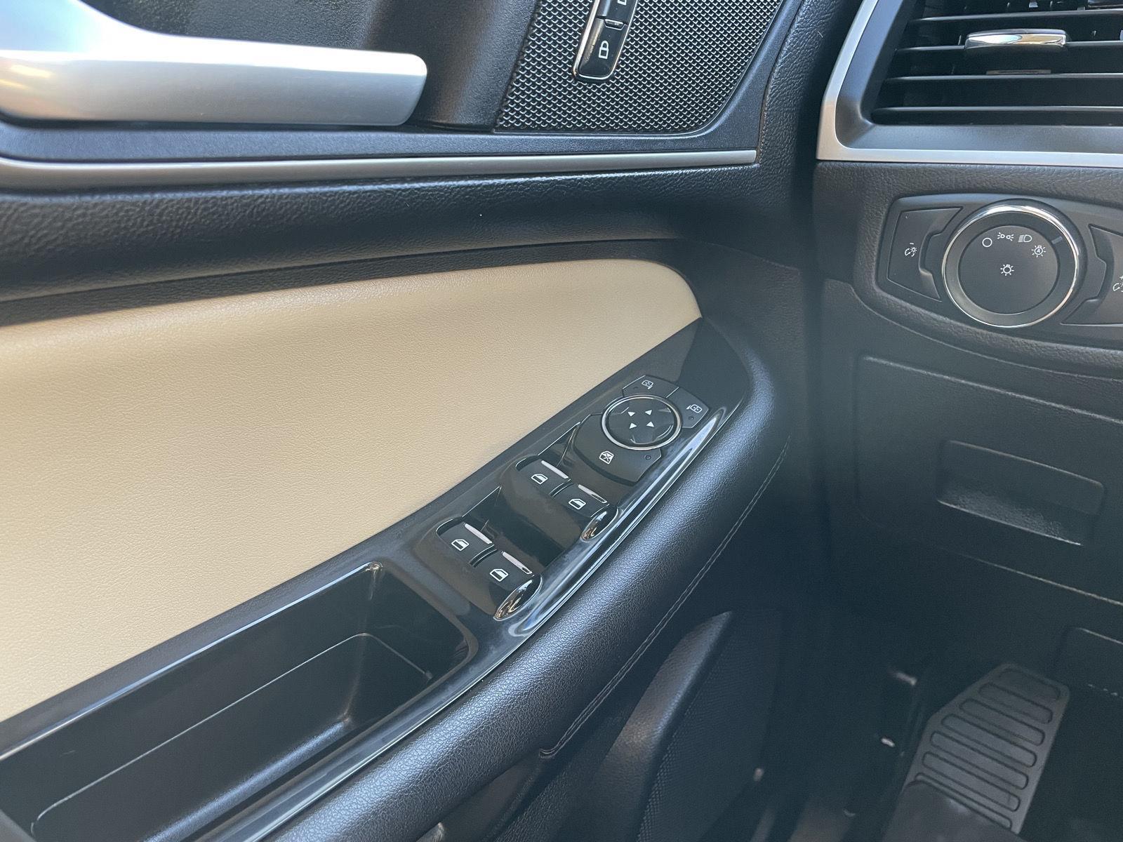 Vehicle photo 28