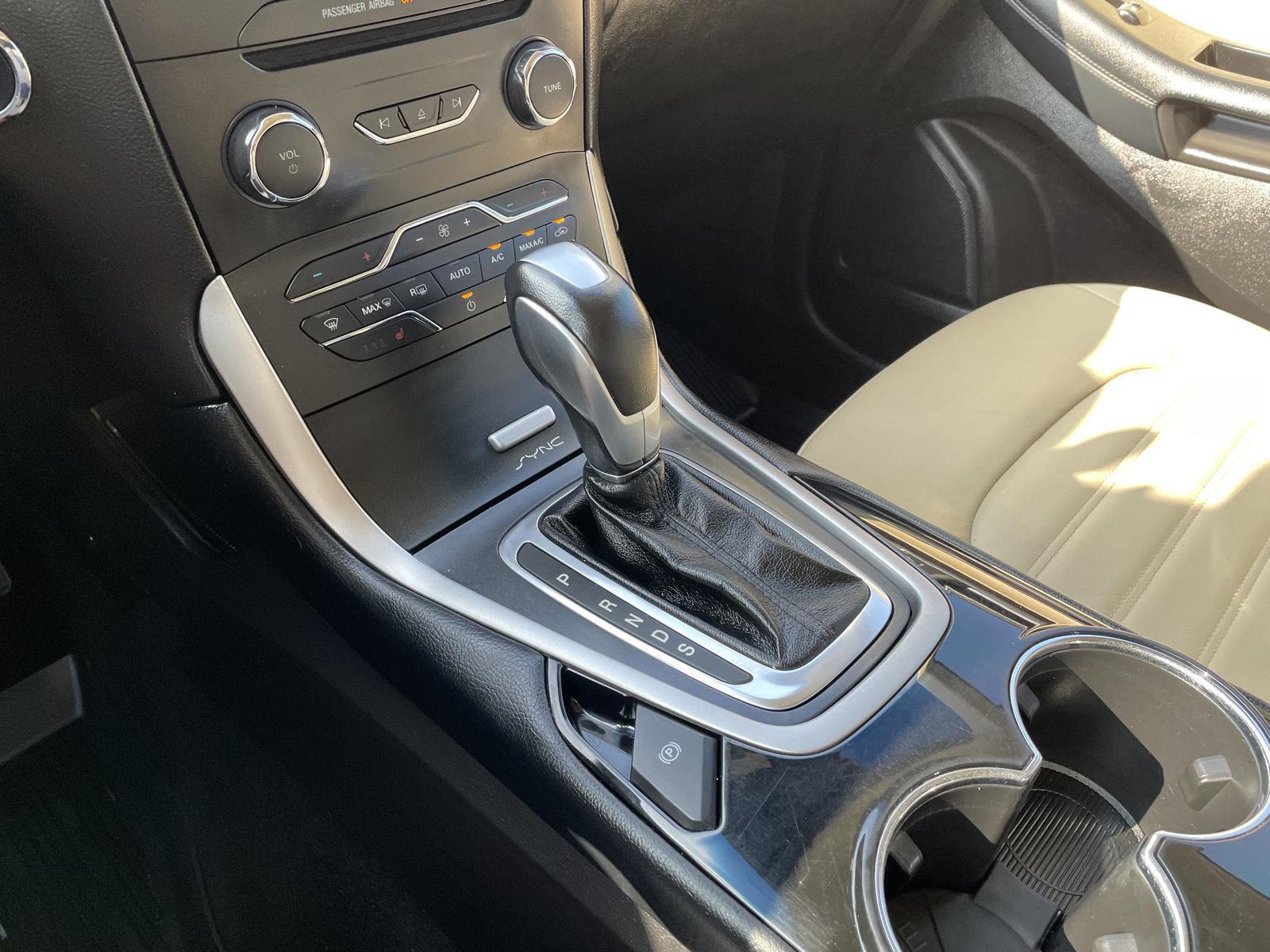 Vehicle photo 29