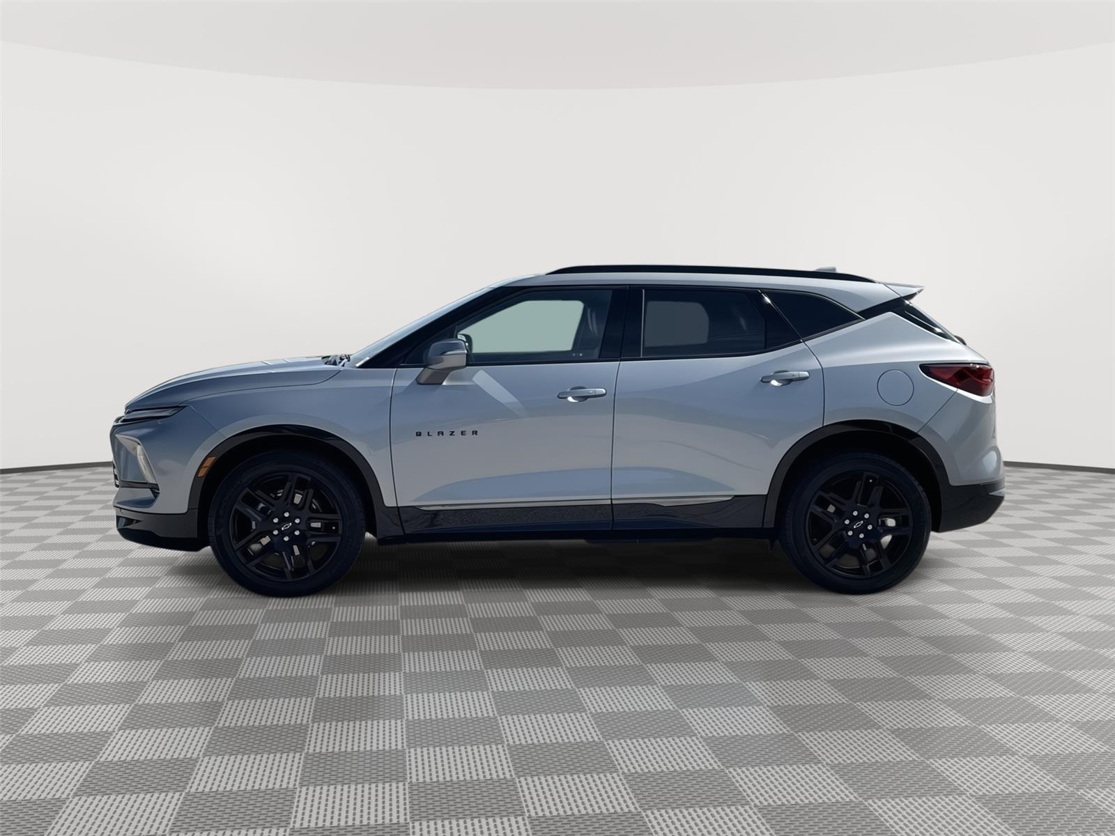 Vehicle photo 2