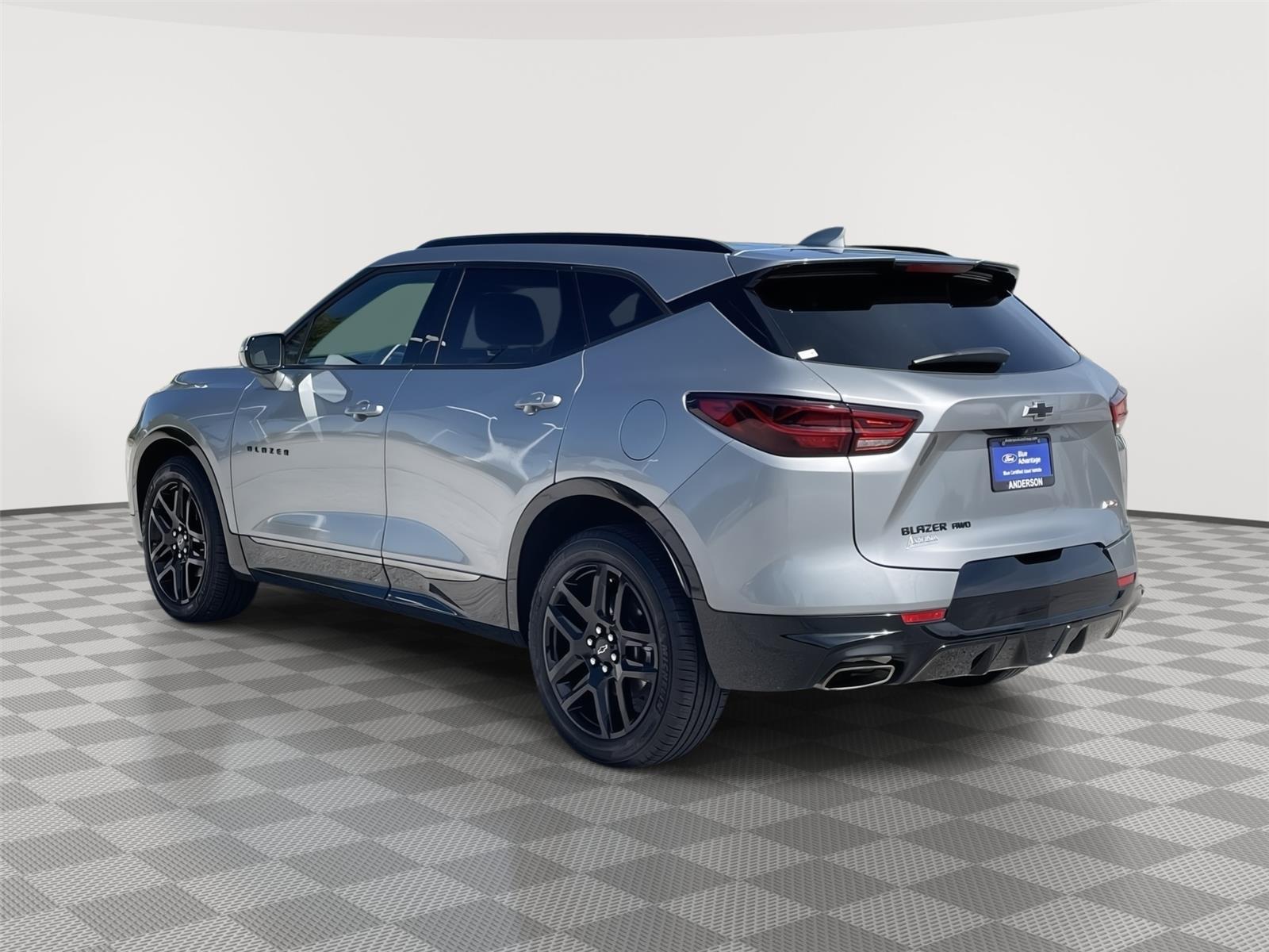 Vehicle photo 9