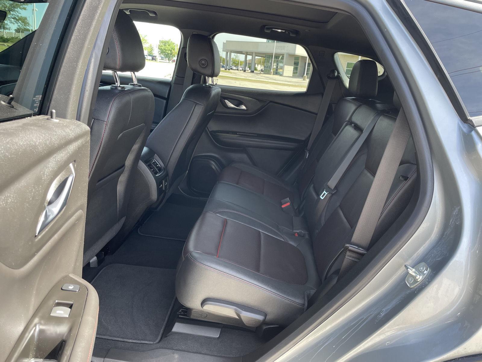 Vehicle photo 19