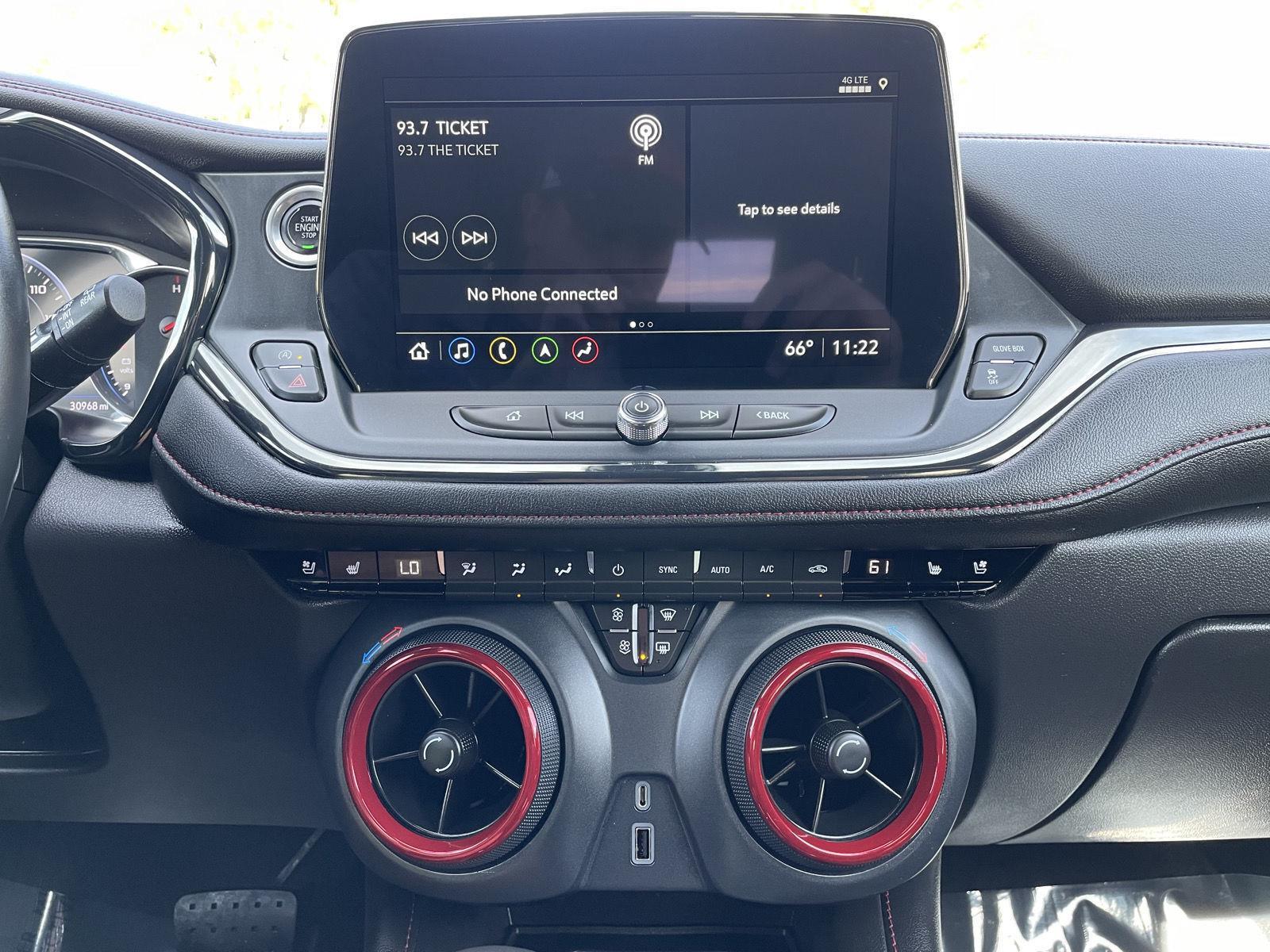 Vehicle photo 23