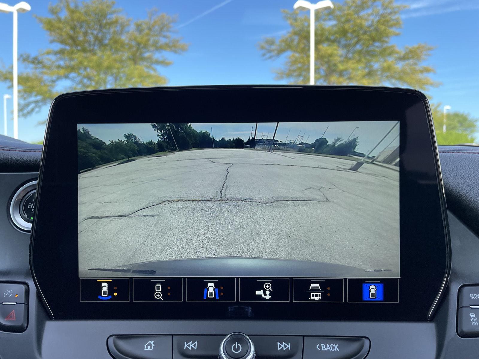 Vehicle photo 24