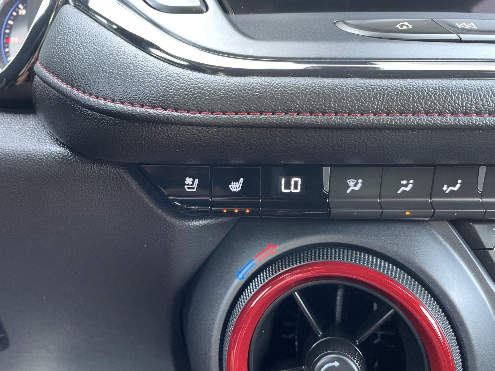 Vehicle photo 30