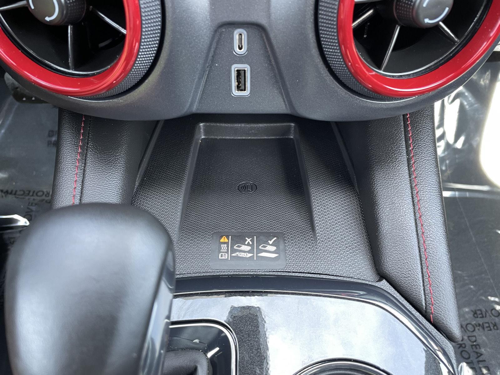 Vehicle photo 32