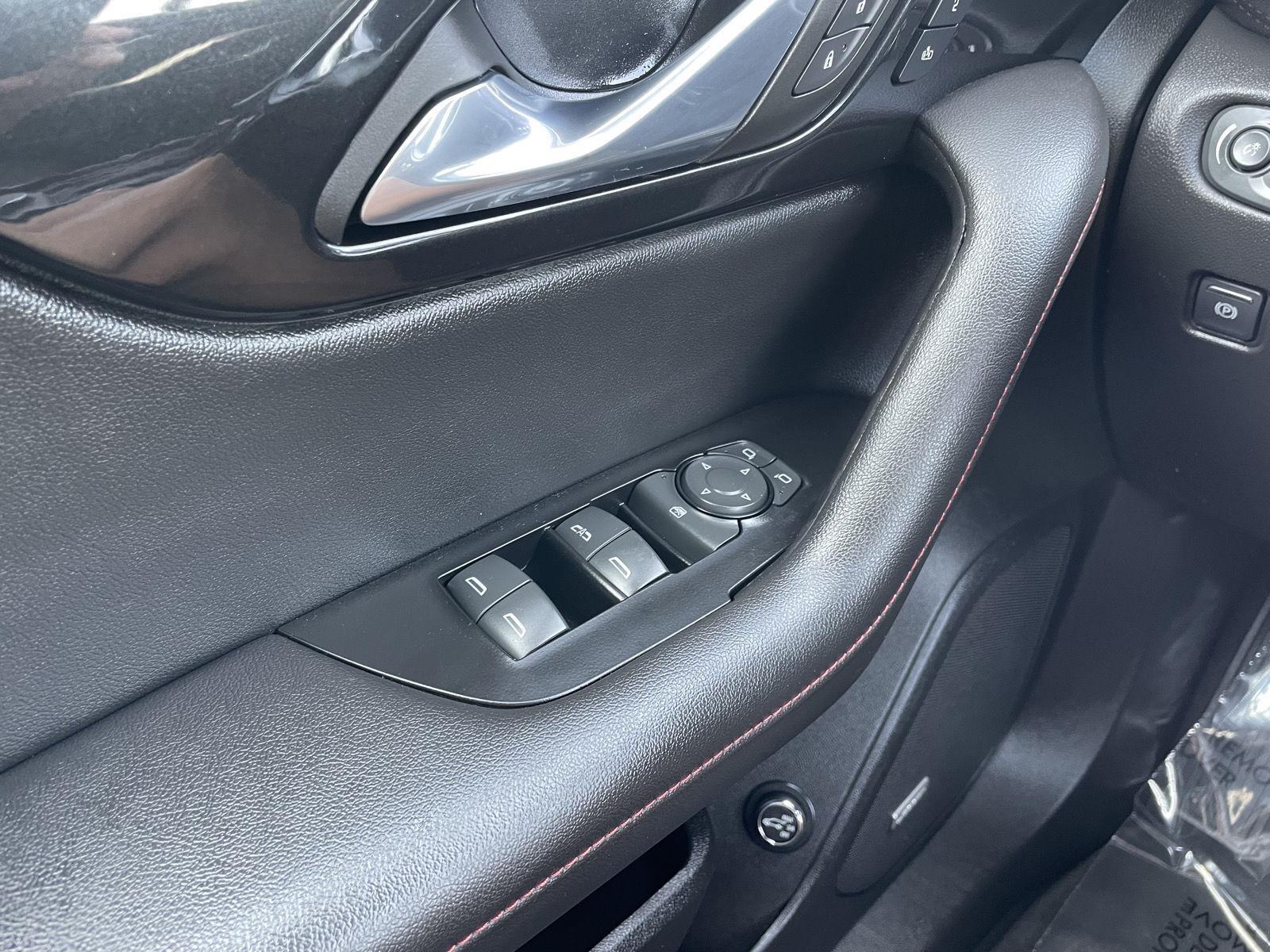 Vehicle photo 33