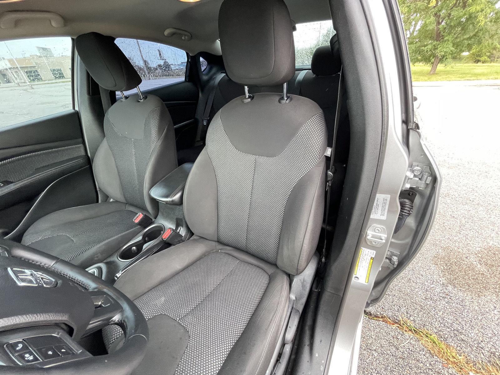 Vehicle photo 16