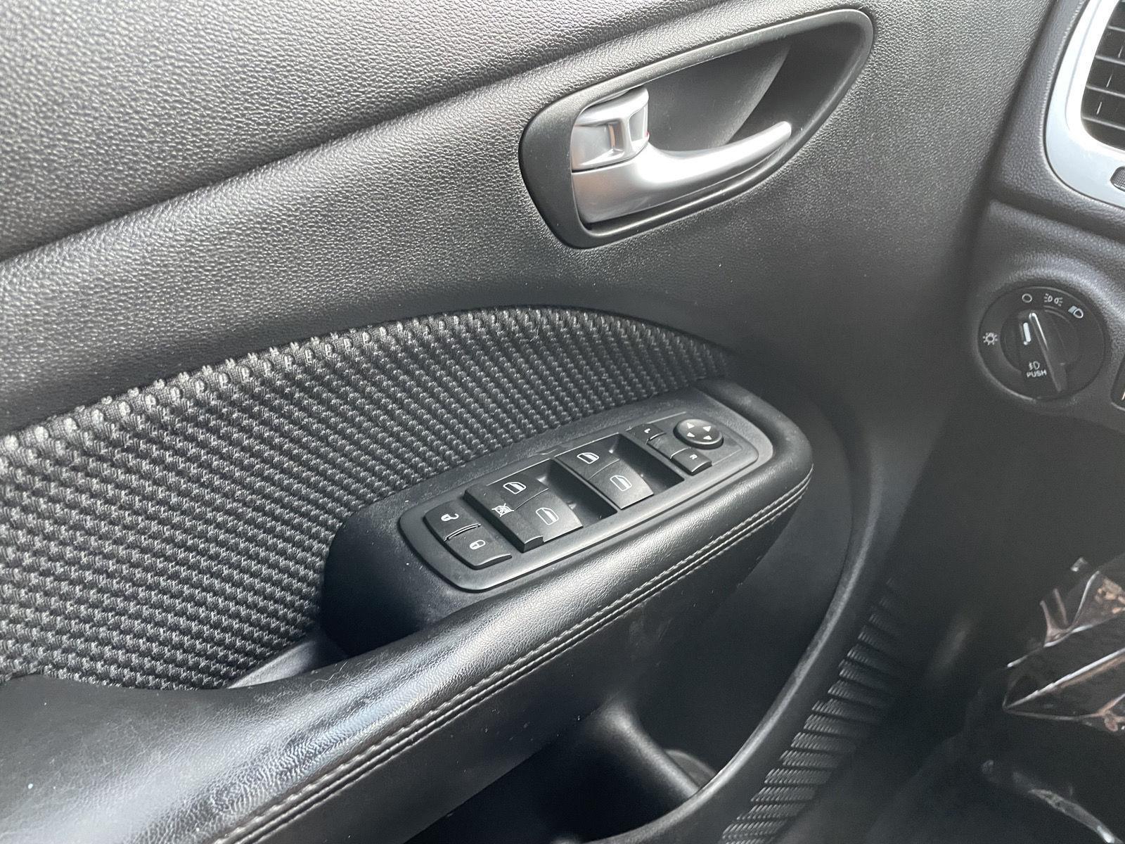 Vehicle photo 22