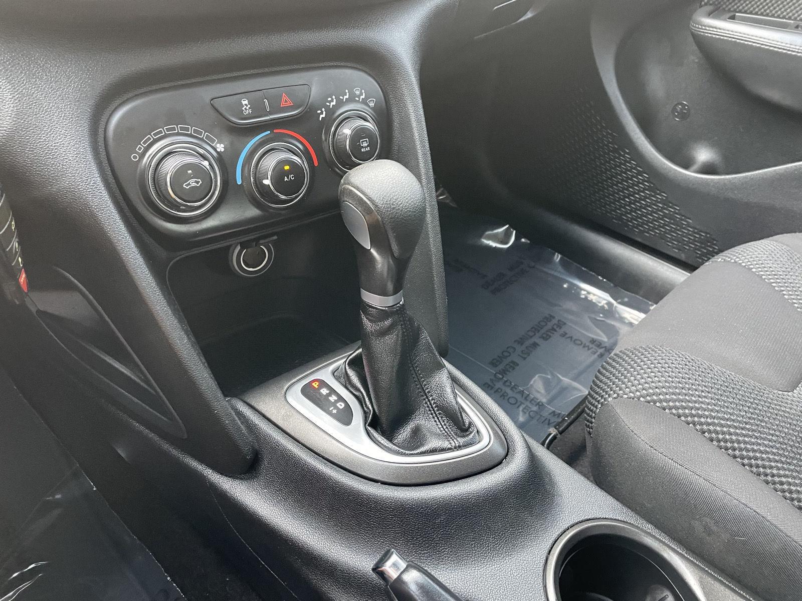 Vehicle photo 23