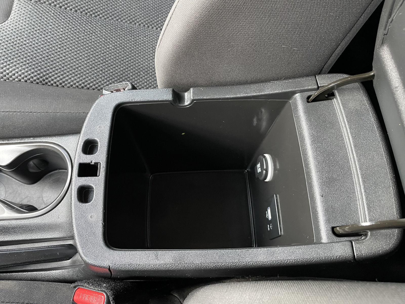 Vehicle photo 24