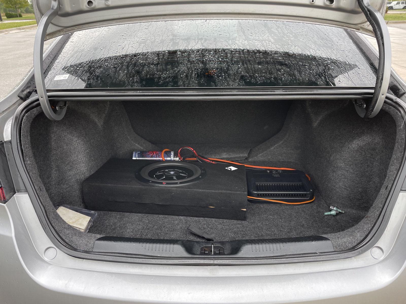 Vehicle photo 28