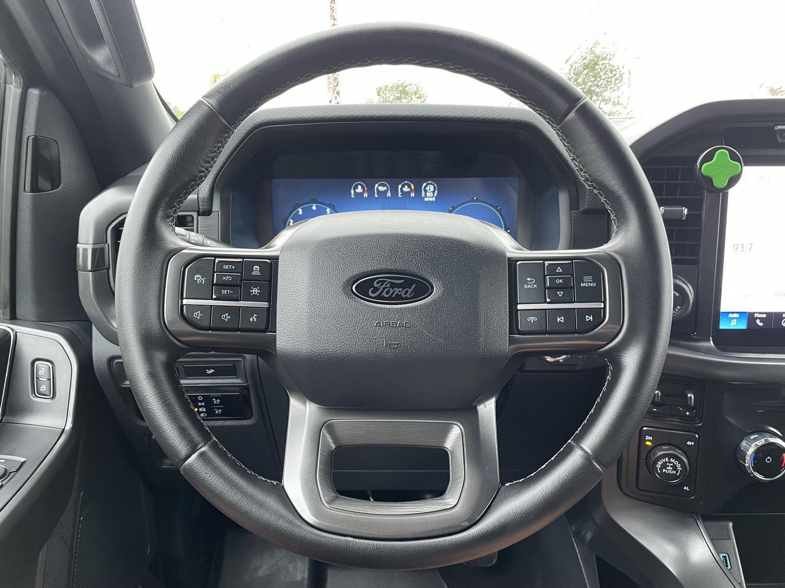 Vehicle photo 12