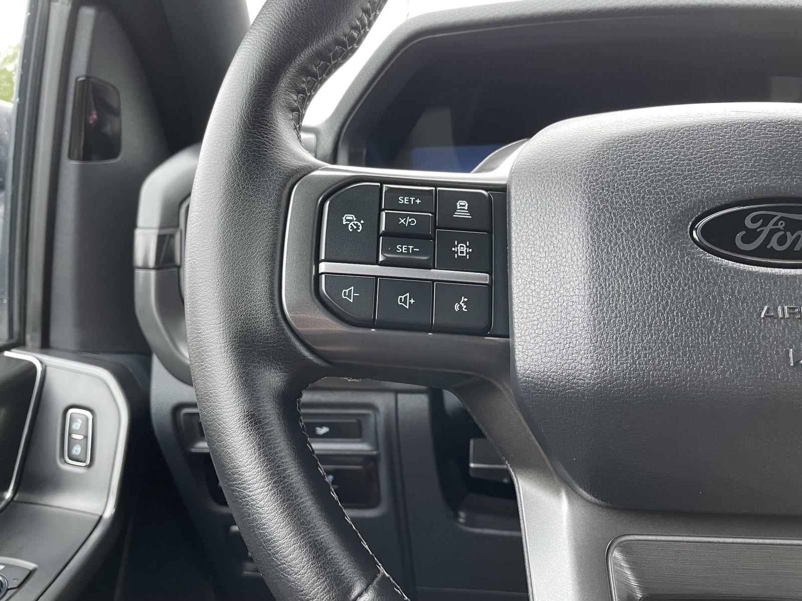 Vehicle photo 13