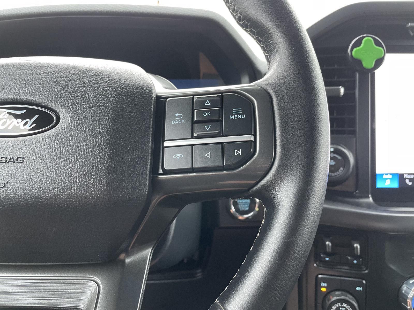 Vehicle photo 14