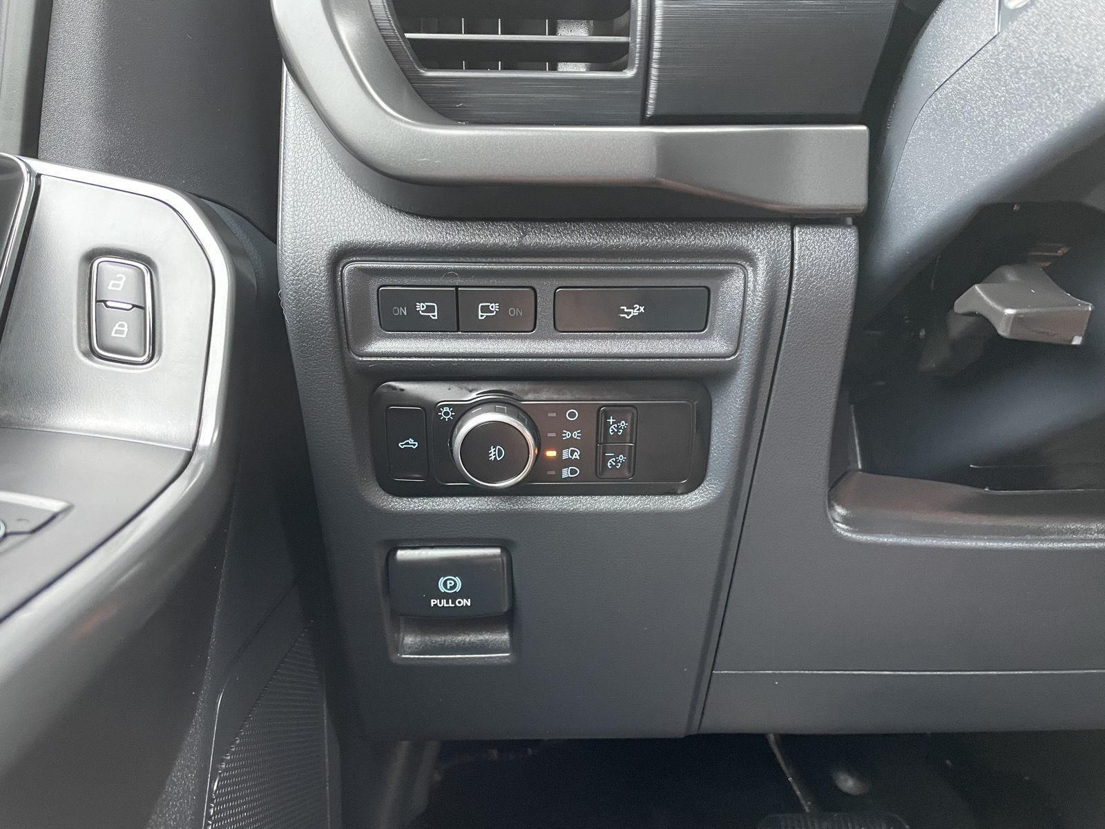 Vehicle photo 16