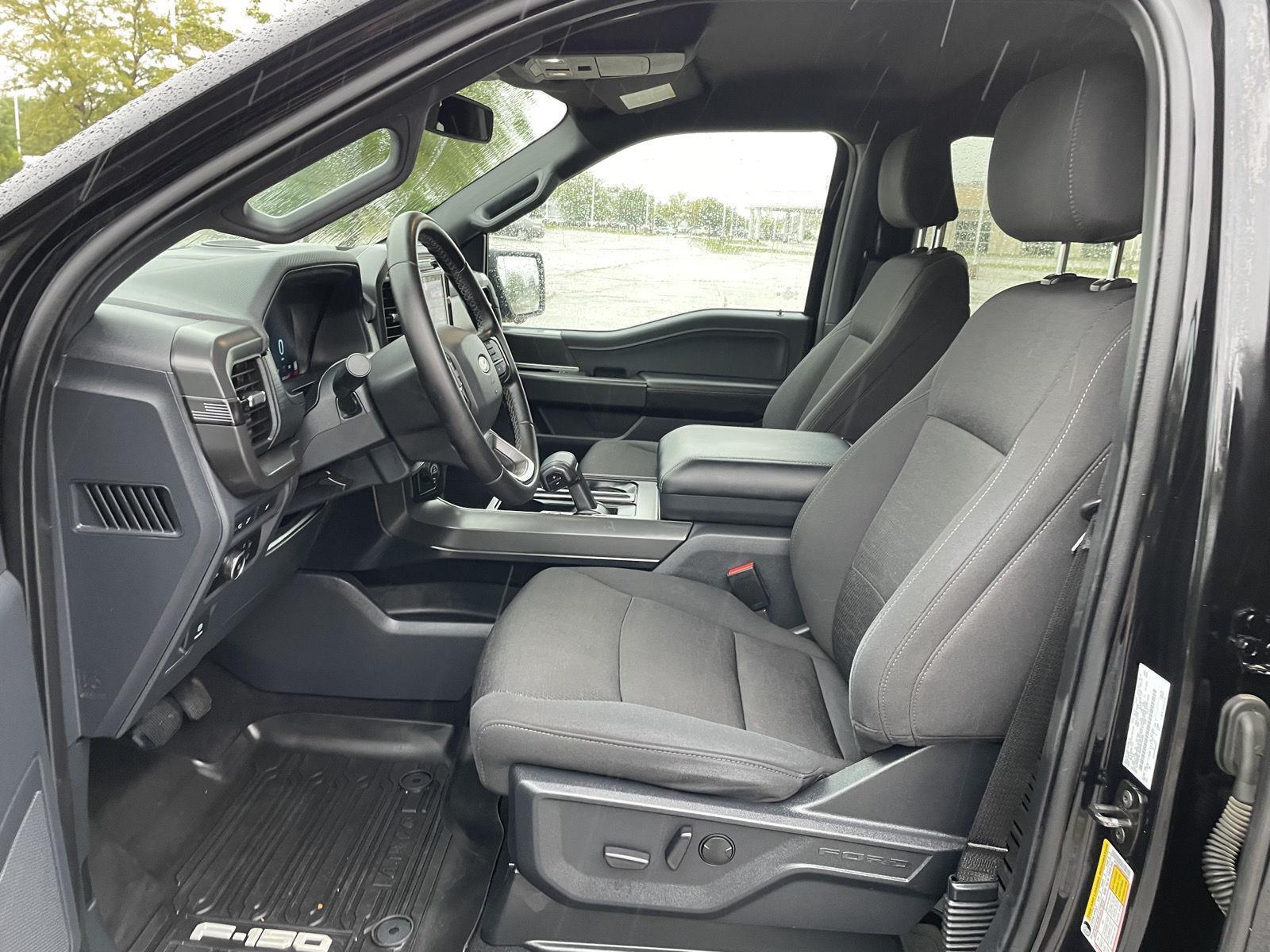 Vehicle photo 17