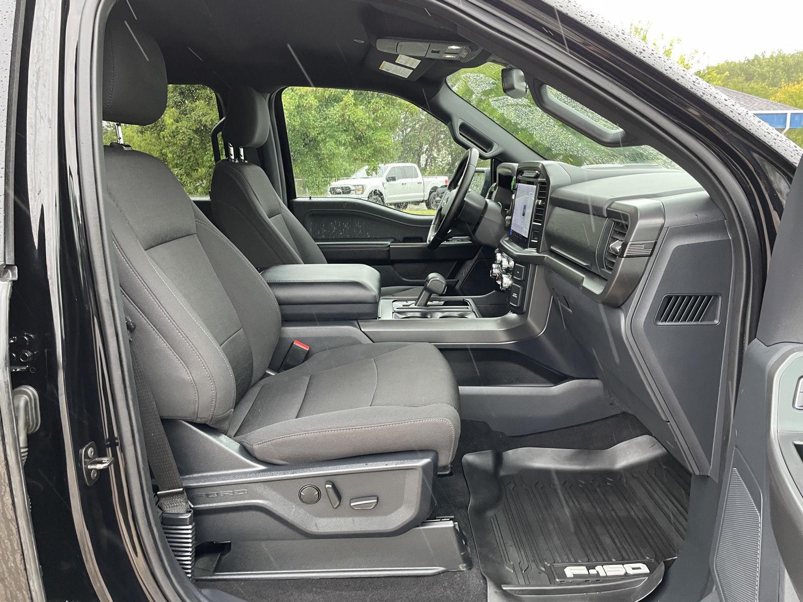 Vehicle photo 19