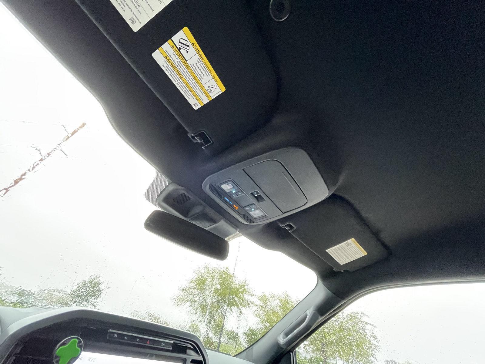 Vehicle photo 21