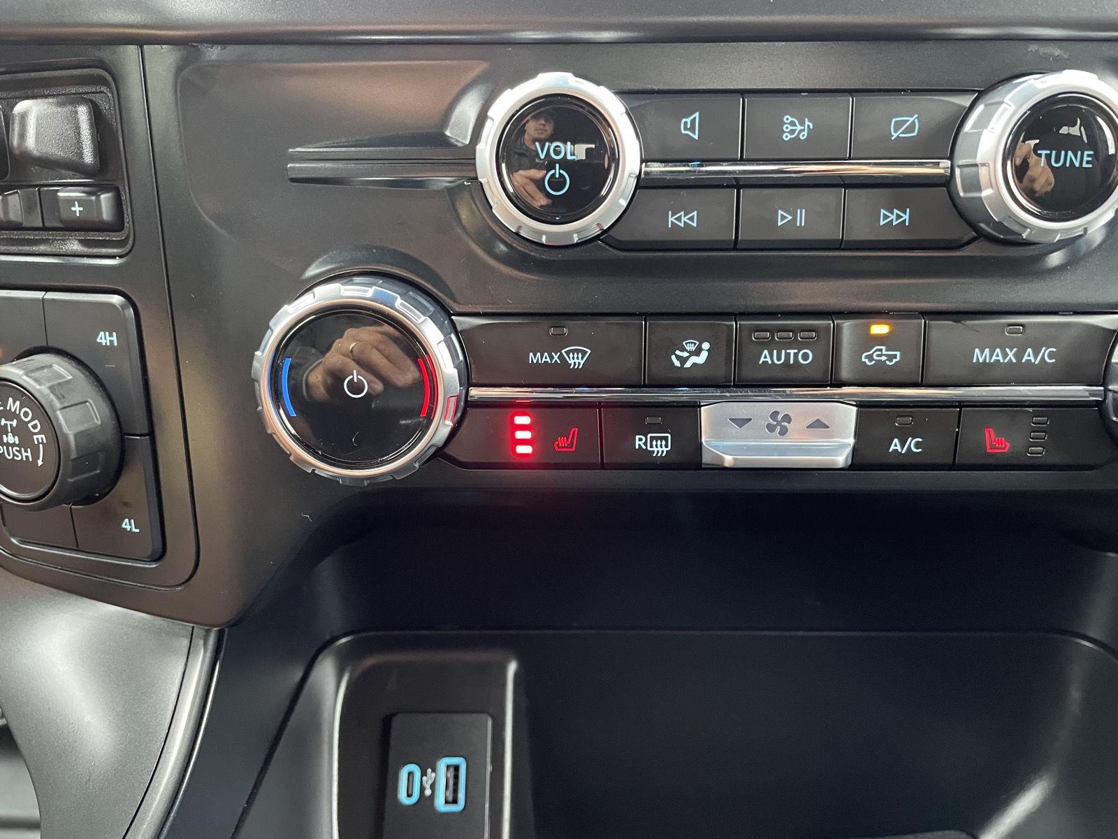 Vehicle photo 28