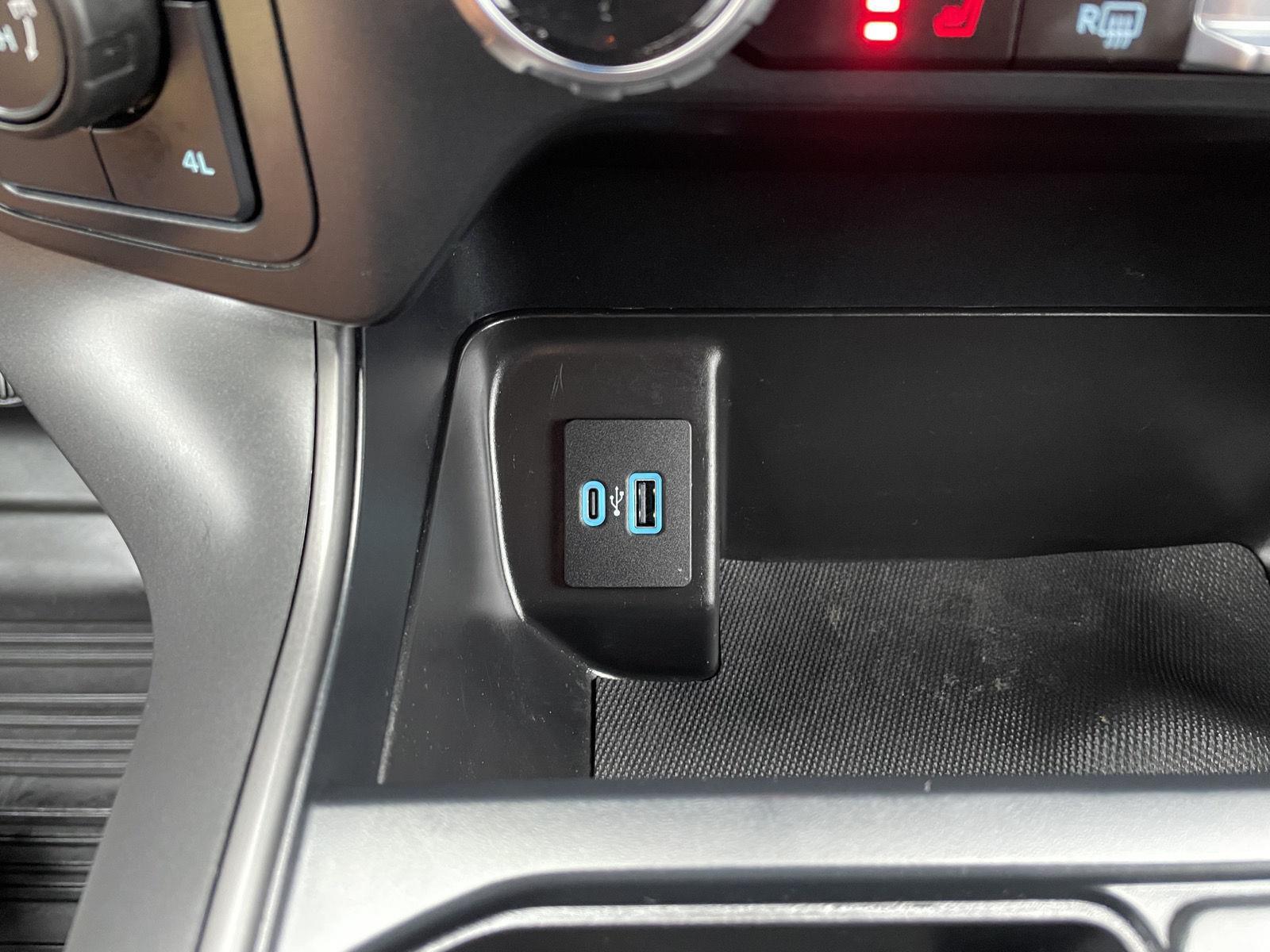 Vehicle photo 29