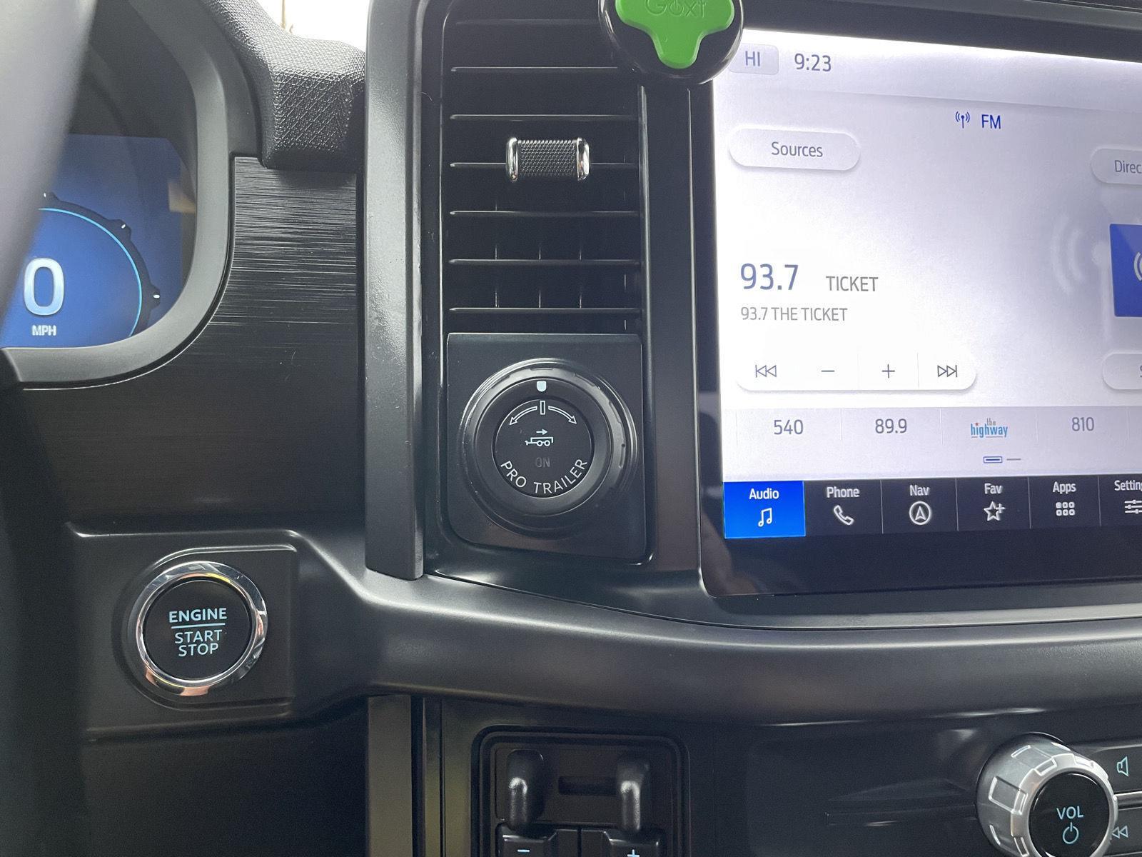 Vehicle photo 30