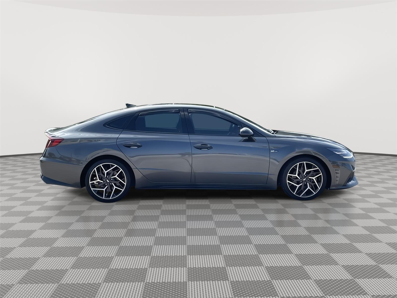 Vehicle photo 6