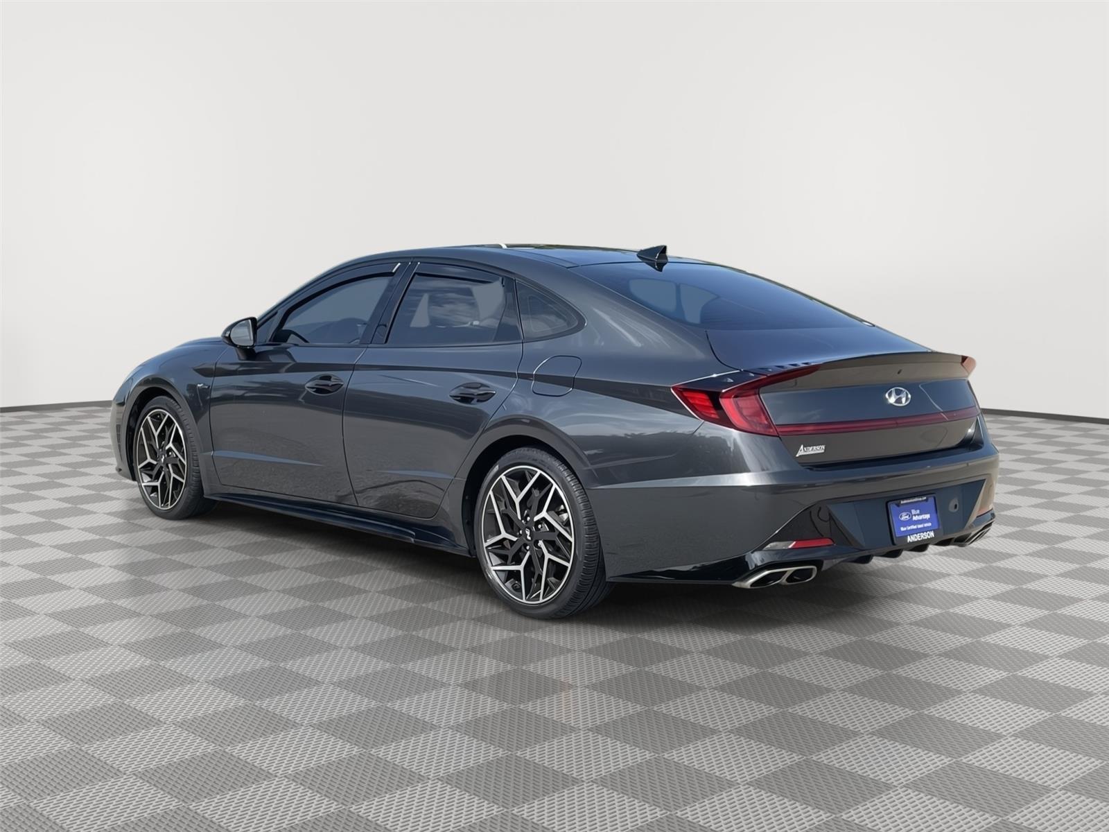 Vehicle photo 9