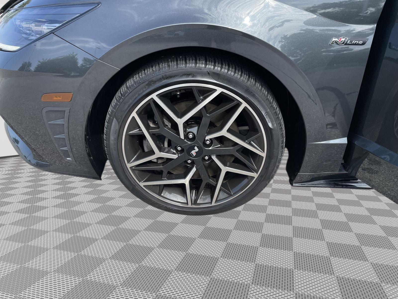 Vehicle photo 10