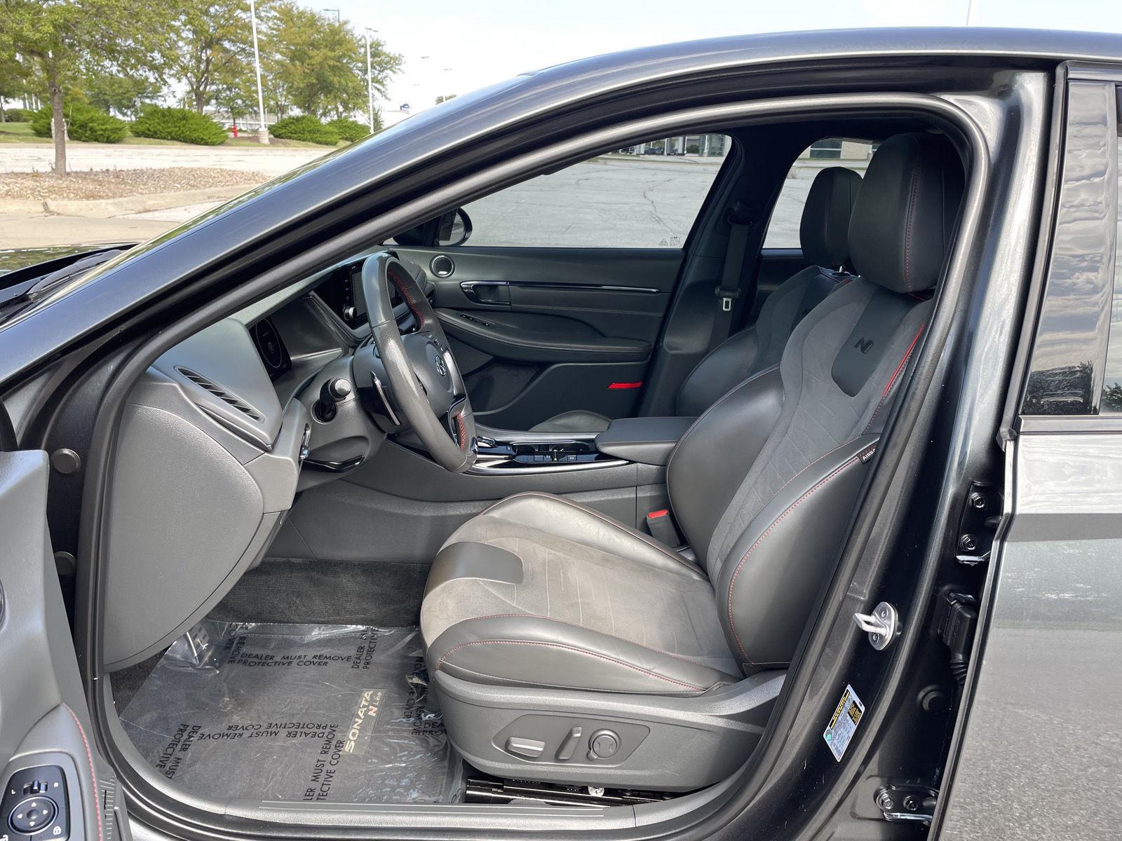 Vehicle photo 16