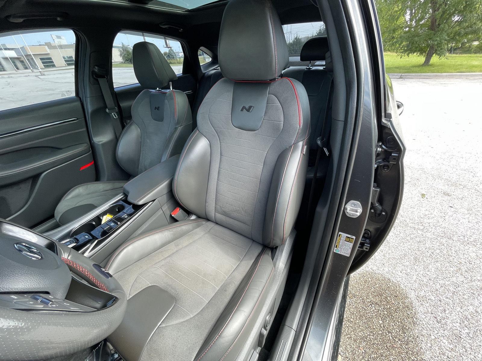 Vehicle photo 17