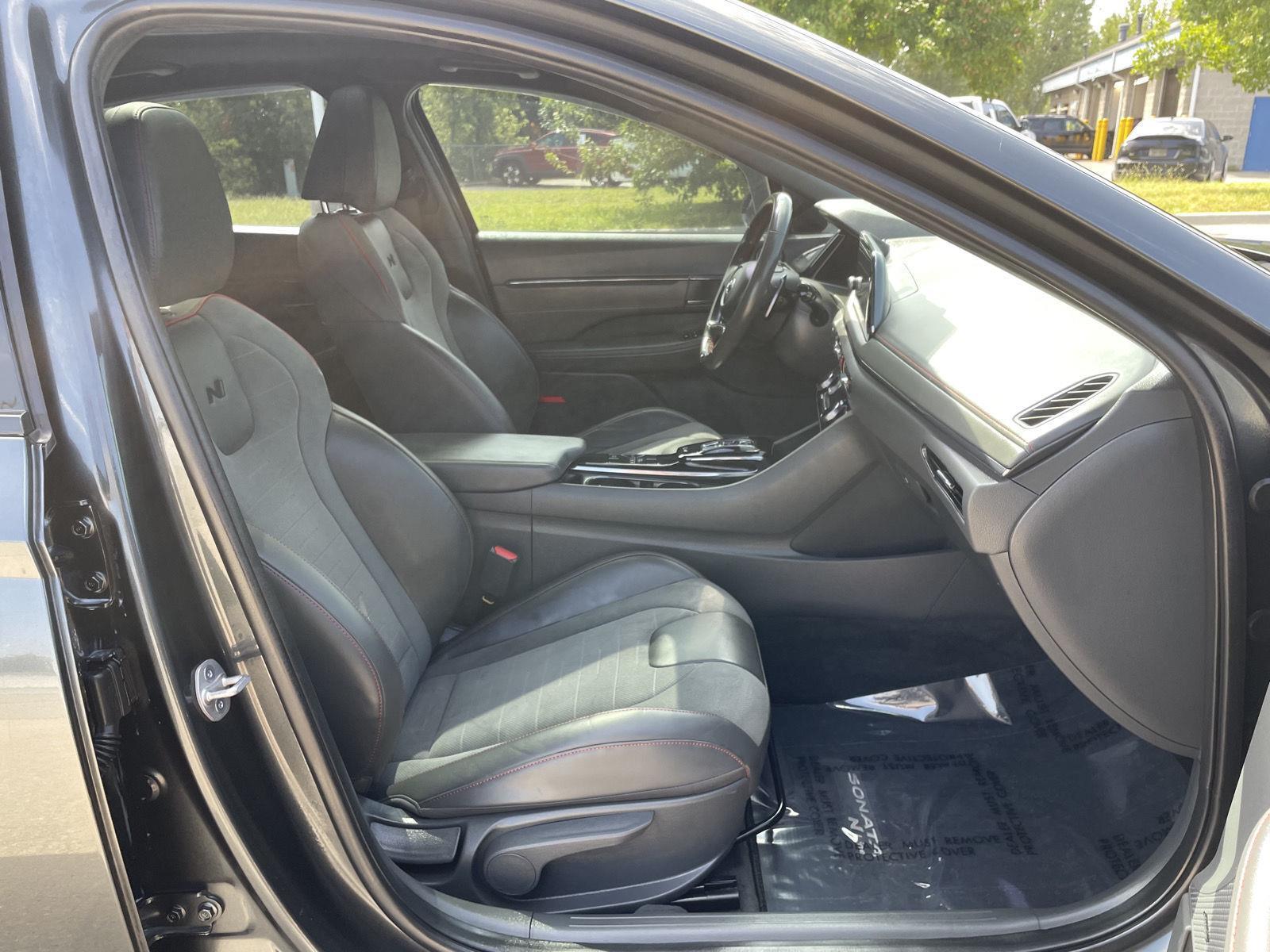 Vehicle photo 18