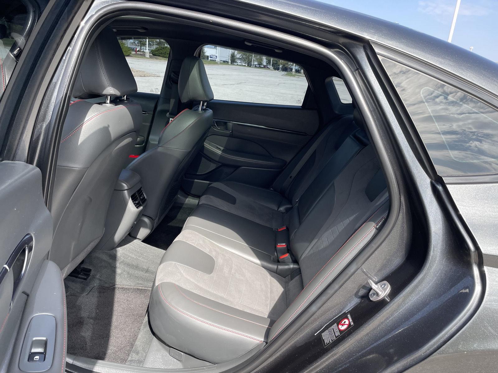 Vehicle photo 19