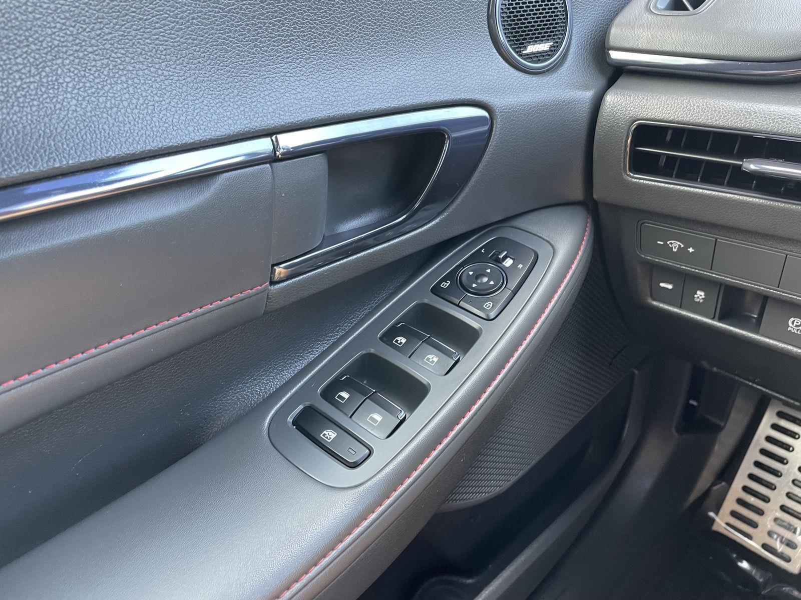 Vehicle photo 29