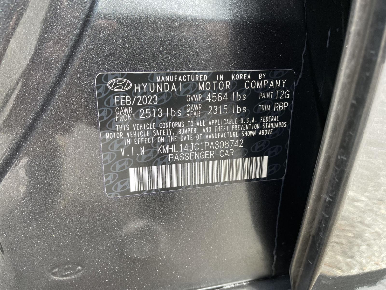 Vehicle photo 32