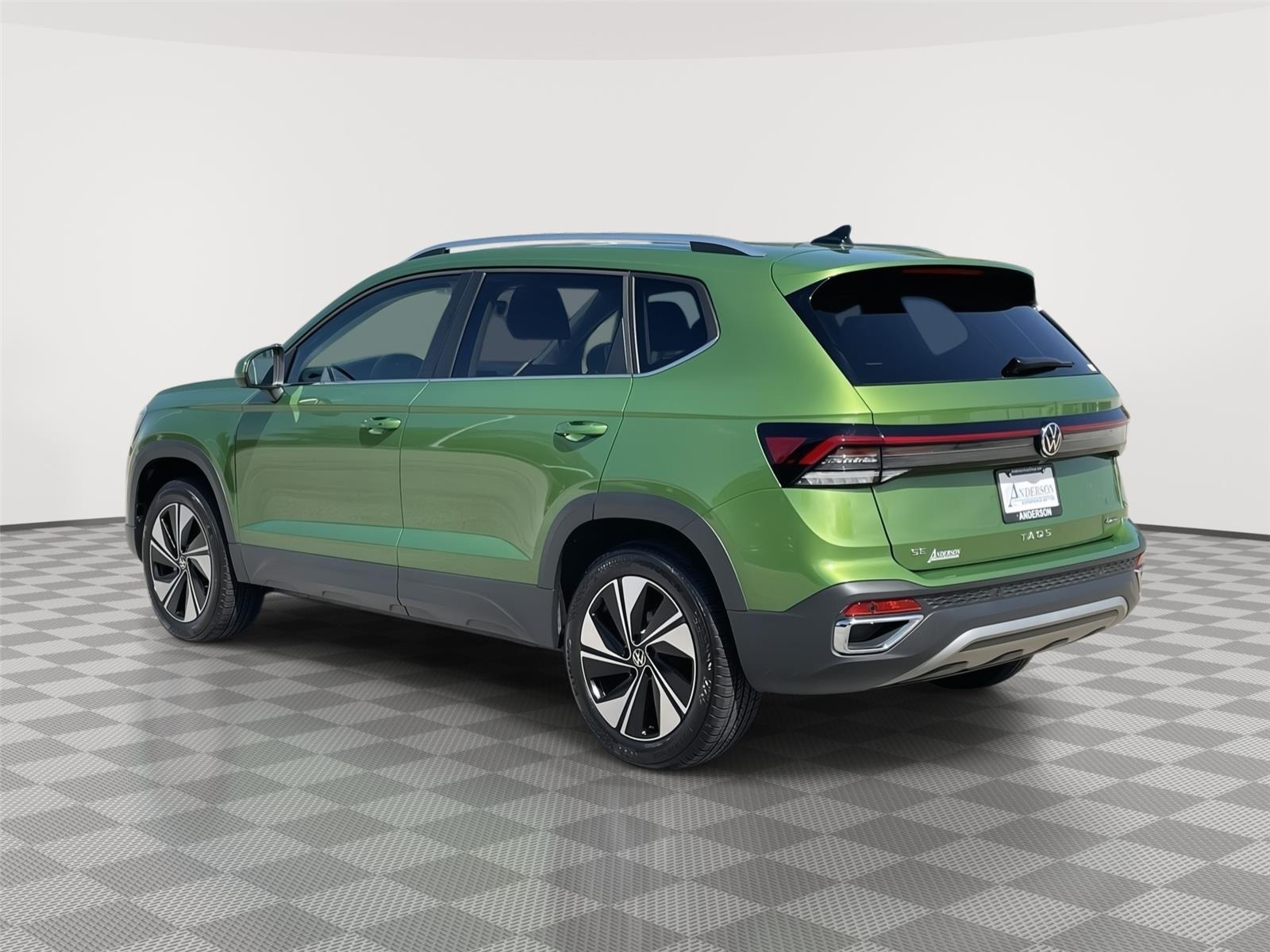 Vehicle photo 9