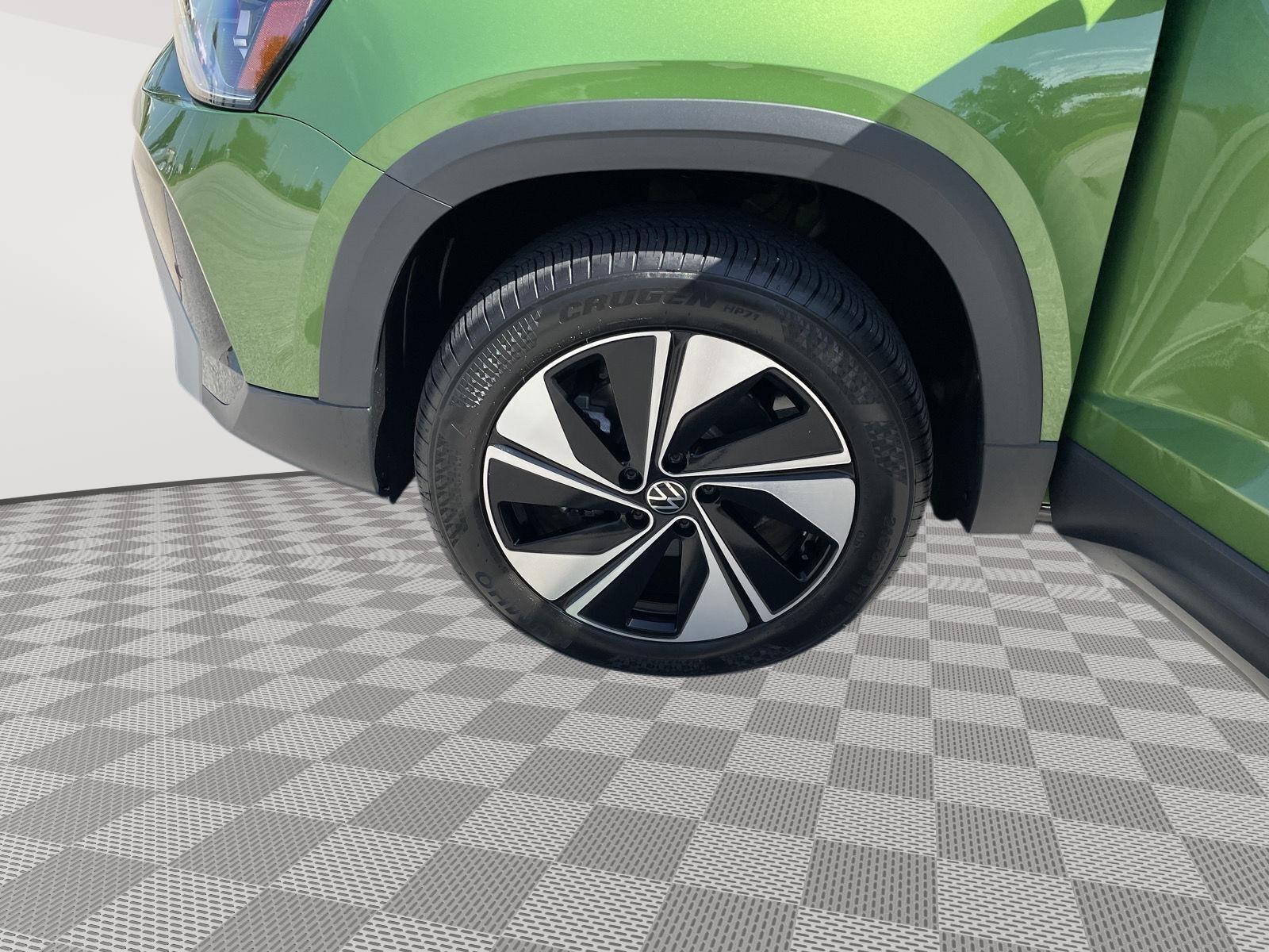 Vehicle photo 10