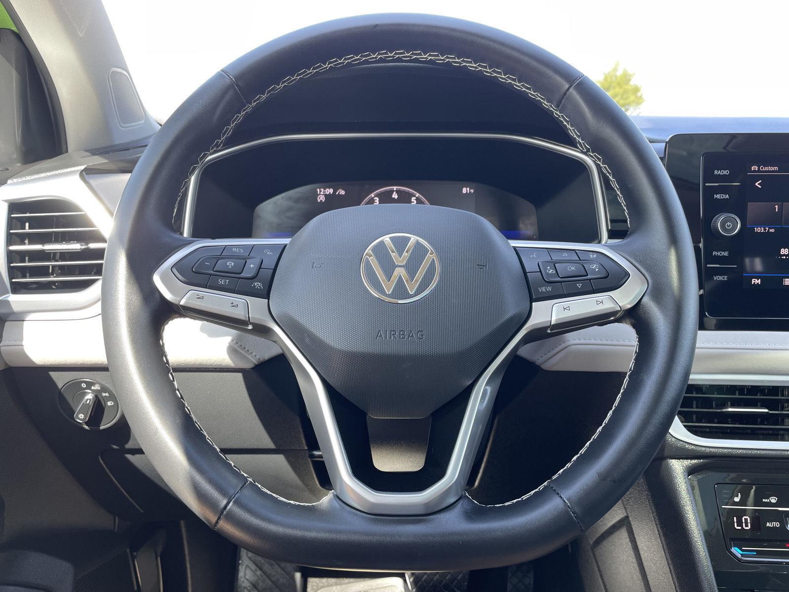 Vehicle photo 12