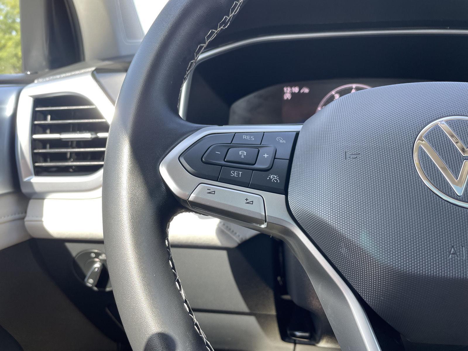 Vehicle photo 13