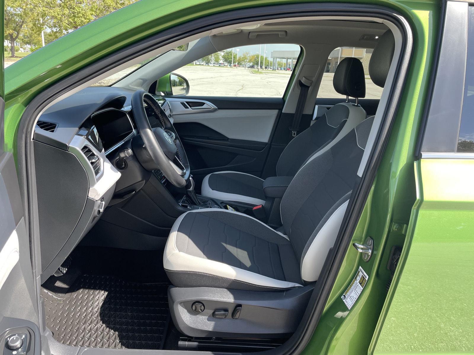 Vehicle photo 17